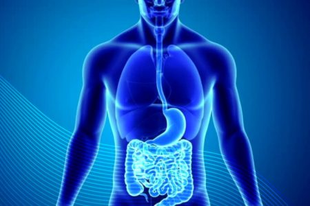 La enfermedad inflamatoria intestinal (EII) se define como un trastorno constituido por dos entidades clínicas diferentes: la colitis ulcerosa (CU) y la enfermedad de Crohn (EC). El denominador común es la presencia de inflamación crónica a nivel intestinal, que suele acompañarse de manifestaciones extradigestivas.